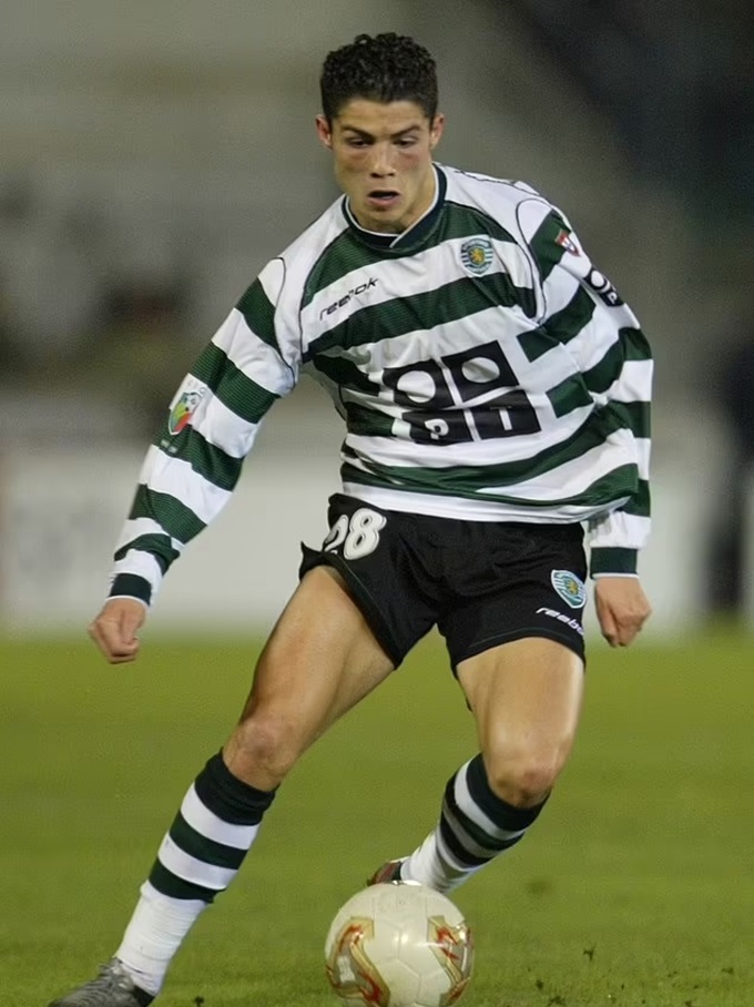 Ronaldo năm 17 tuổi chỉ là một chàng tranh mảnh khảnh