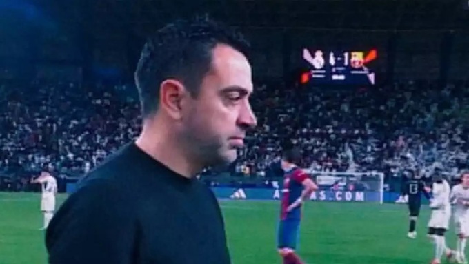 Ghế HLV của Xavi đang bị đe dọa sau thất bại 1-4 trước Real Madrid.