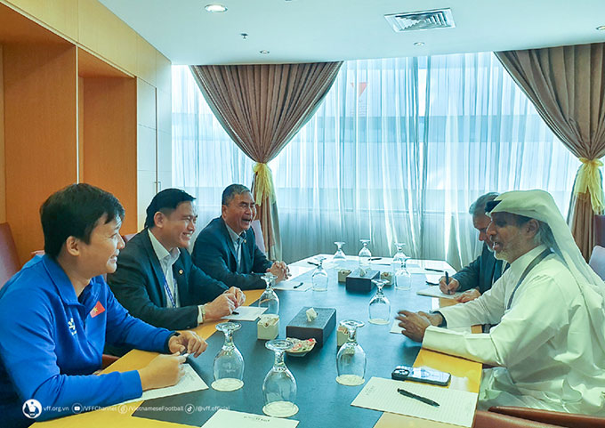 Thay mặt Thường trực BCH LĐBĐVN, Phó chủ tịch Trần Anh Tú cảm ơn ông Sheikh Hamad Bin Khalifa Al-Thani và BTC nước chủ nhà đã dành sự đón tiếp trọng thị đối với đội tuyển Việt Nam.