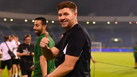 Steven Gerrard đồng ý ở lại Al Ettifaq thêm 2 năm bất chấp sự ra đi của Jordan Henderson