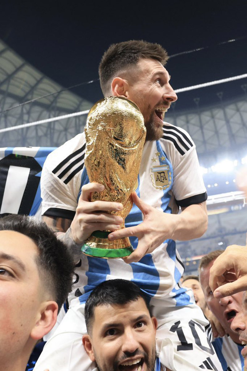 1. Lionel Messi: Siêu sao người Argentina đã giành giải thưởng cá nhân thứ 53 sau khi được FIFA vinh danh là Cầu thủ của năm 2023. Anh cũng đang là chủ sở hữu 8 Quả Bóng Vàng, 3 FIFA The Best - cả hai đều là kỷ lục chưa có ai phá