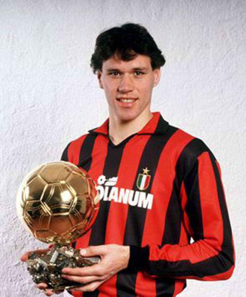 3. Marco van Basten: 20 là số giải thưởng cá nhân mà huyền thoại người Hà Lan có được trong sự nghiệp của mình. Trong đó có giải thưởng Cầu thủ xuất sắc nhất Hà Lan vào năm 1985.