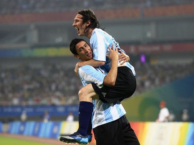 Messi và Di Maria ăn mừng chức vô địch bóng đá nam tại Olympic 2008 