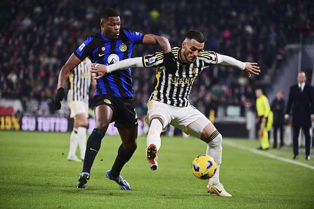Juve và Inter đang chơi trò đuổi bắt suốt 10 vòng qua