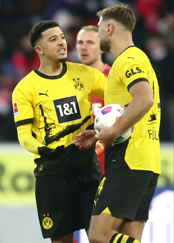 Sancho bất lực trong việc có được bàn thắng đầu tiên trong lần trở lại Dortmund