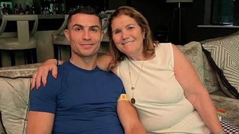 Ronaldo từ chối ‘nguyện vọng cuối đời’ của mẹ