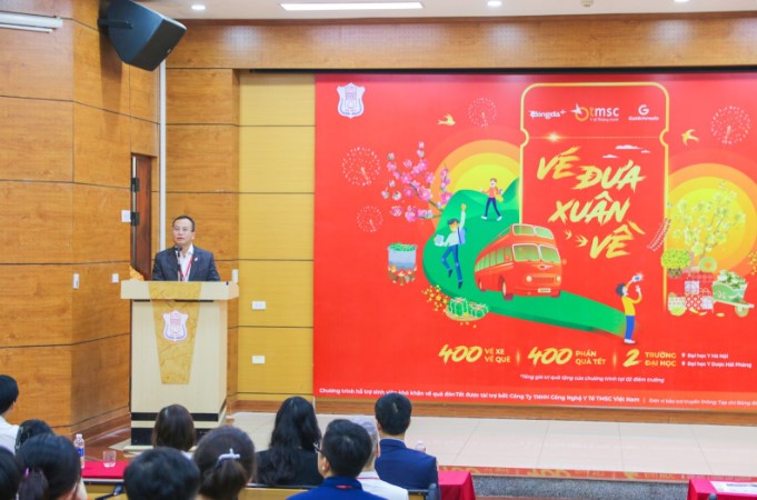 Thầy Phạm Xuân Thắng - Đảng ủy viên, Phó Hiệu trưởng Trường Đại học Y Hà Nội phát biểu tại chương trình.