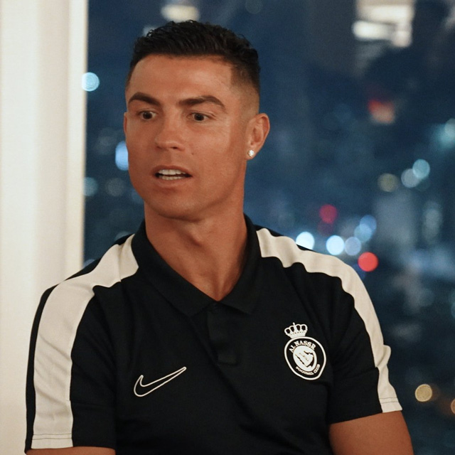 Ronaldo bất ngờ với món quà của đồng đội