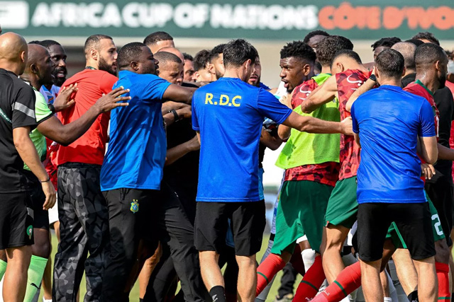 Cảnh xô xát sau trận đấu giữa Morocco và CHDC Congo
