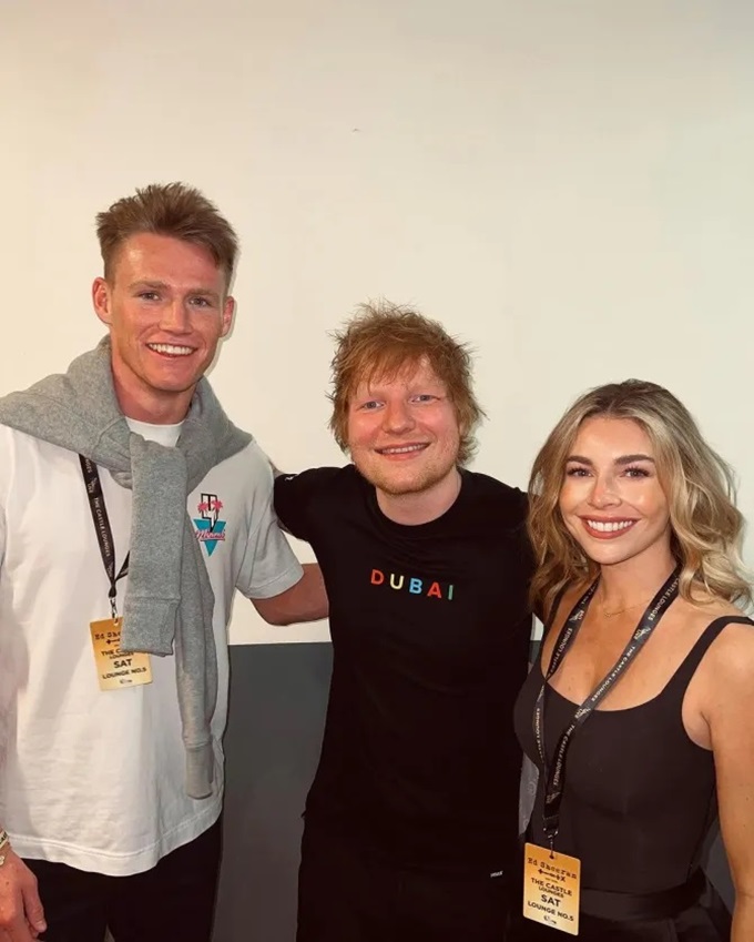 Tiền vệ McTominay và vợ gặp gỡ ca sĩ Ed Sheeran tại Dubai