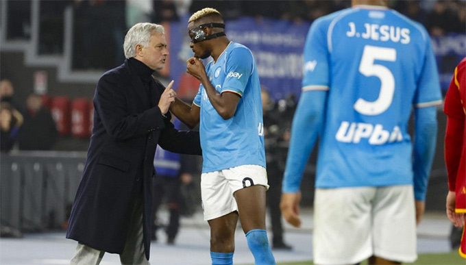 Mourinho sẽ dẫn dắt Napoli?