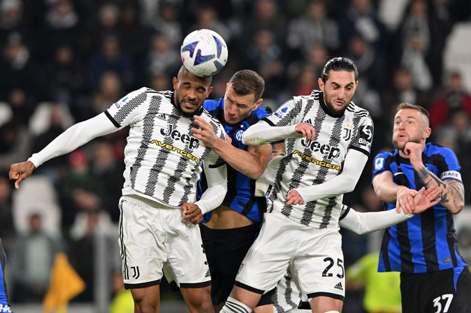 Juventus và Inter Milan đang ganh đua ác liệt tại Serie A