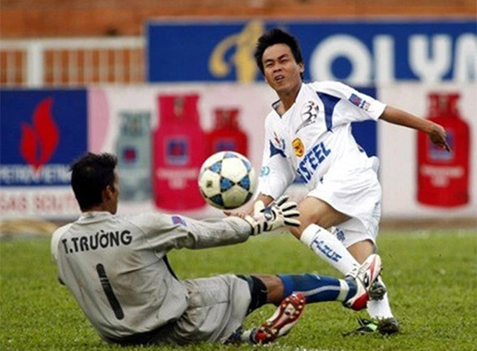 Hồ Văn Lợi trong màu áo Cảng Sài Gòn được xem là "quái kiệt" của bóng đá Việt Nam 