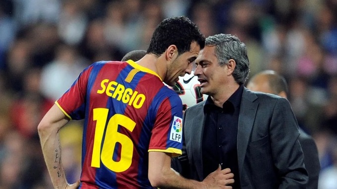 Mourinho không ít lần gây hấn với Barca trong quá khứ