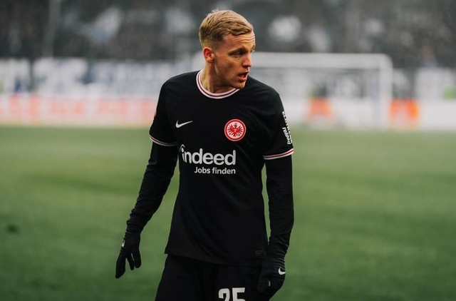 Chia tay MU, Van de Beek vẫn gặp khó khăn ở CLB mới Eintracht Frankfurt.