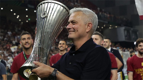 Bị 'phản bội', Mourinho trả quà cho học trò trước khi rời Roma