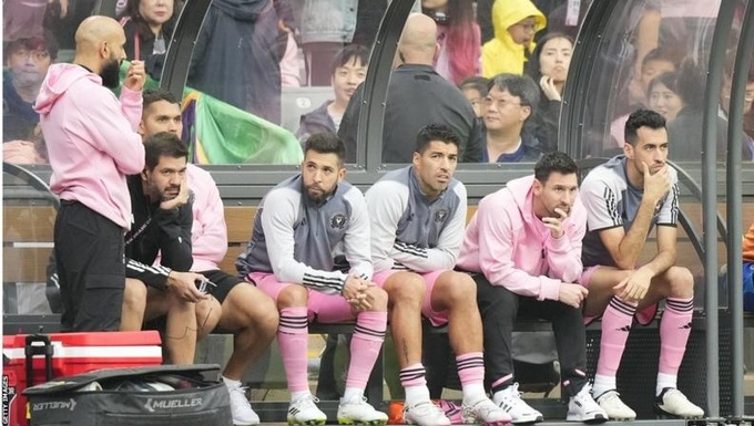 Messi ngồi dự bị trong cả trận giao hữu với Hong Kong XI