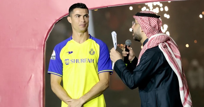 Ronaldo kiếm bộn tiền kể từ khi sang Saudi Arabia chơi bóng