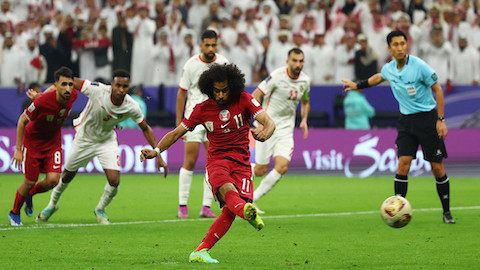 Lên ngôi vô địch bằng 3 quả phạt đền, Qatar nhận không ít sự nghi ngờ