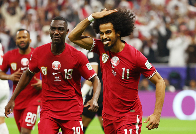Qatar ghi 3 bàn từ 3 quả phạt đền 