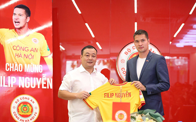 Nguyễn Filip tung ra CLB Công an TP. hà Nội - Ảnh: CAHN FC 