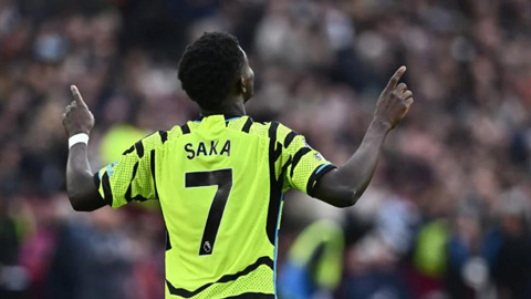 Ở tuổi 22, Saka xuất sắc hơn Ronaldo