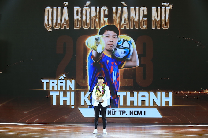 Kim Thanh giành danh hiệu Quả bóng Vàng nữ Việt Nam 2023. Ảnh: Quốc An