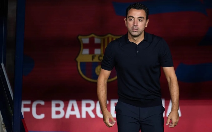Dù đã tuyên bố rời Barca vào cuối mùa, Xavi vẫn có nguy cơ bị sa thải nếu không vượt qua Napoli.