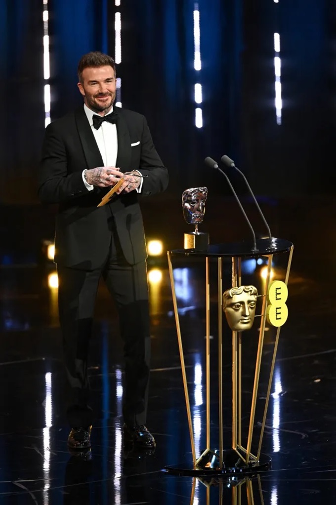 David Beckham lên sân khấu công bố giải thưởng dành cho Màn ra mắt xuất sắc nhất