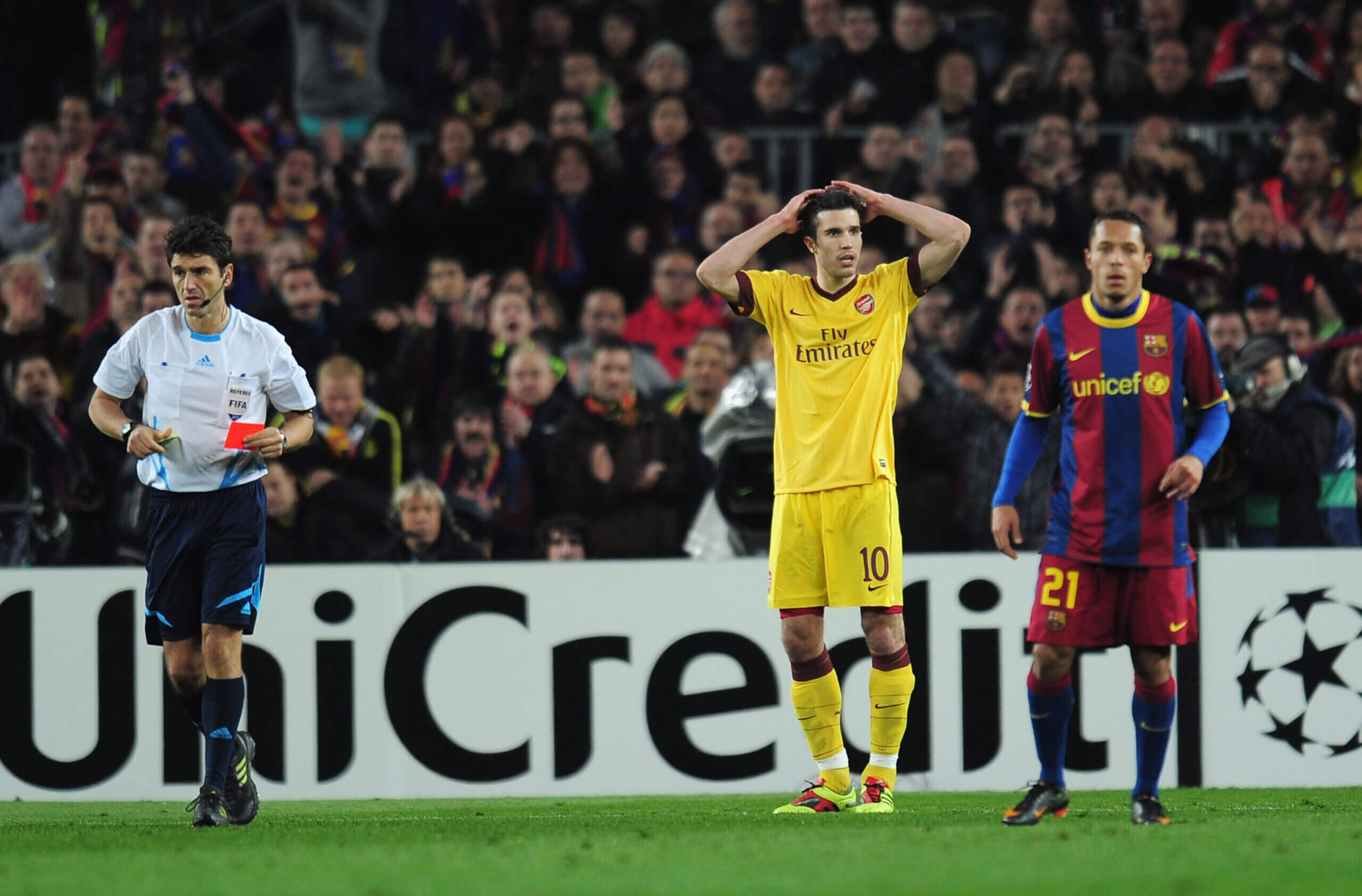 Van Persie bàng hoàng khi Arsenal bị Barca lội ngược dòng 3-1 ở vòng knock-out 2011