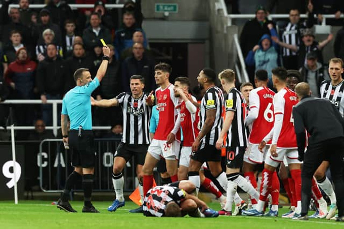 Các trận đấu giữa Arsenal vs Newcastle gần đây đều có nhiều thẻ phạt