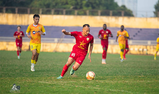 Trọng Hoàng sẽ đá trận ra mắt Hà Tĩnh ở chuyến làm khách trước Bình Dương ở vòng 11 V.League 2023/24 - Ảnh: HLHT FC 