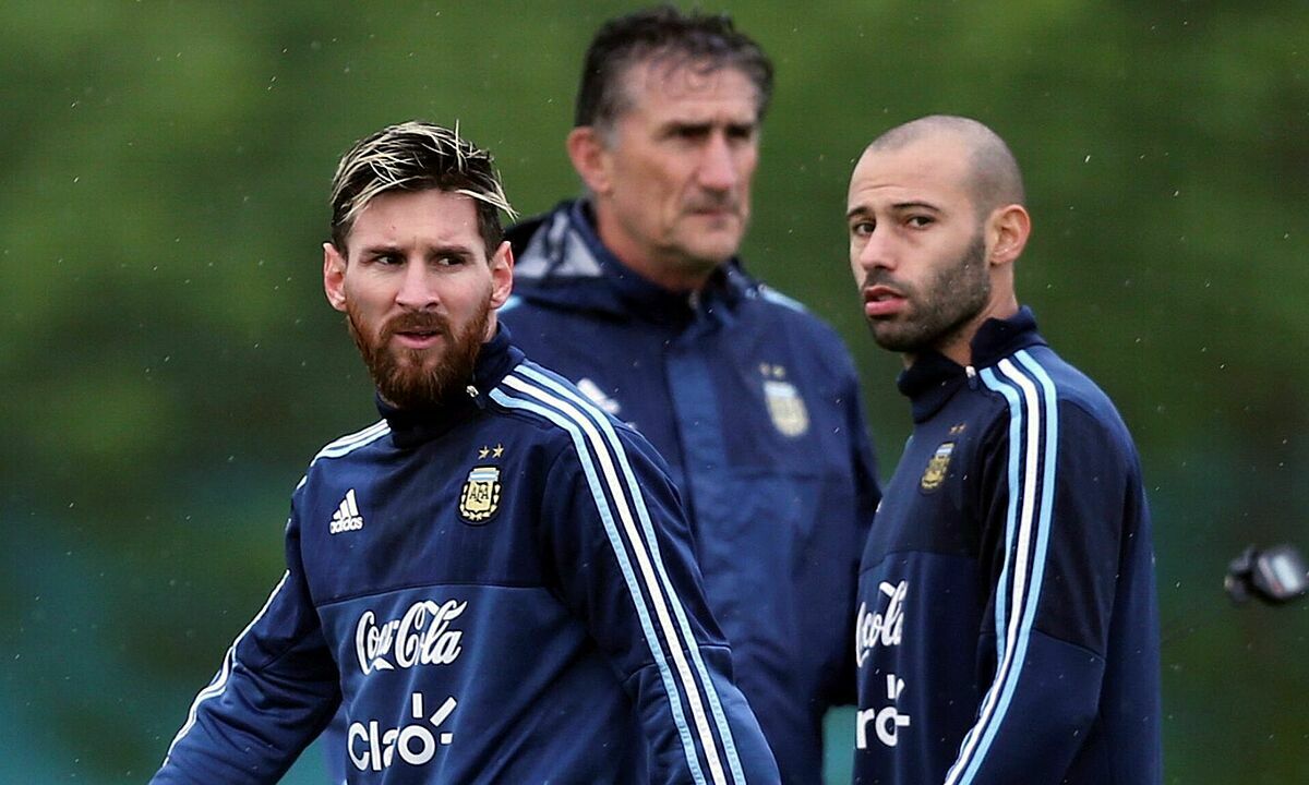 HLV Mascherano vẫn đang nỗ lực thuyết phục Messi dự Olympic 2024