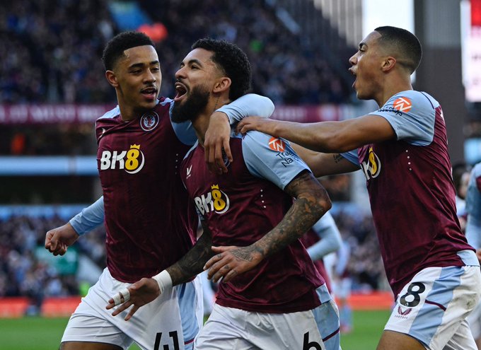 Niềm vui của các cầu thủ Aston Villa khi đánh bại Nottingham