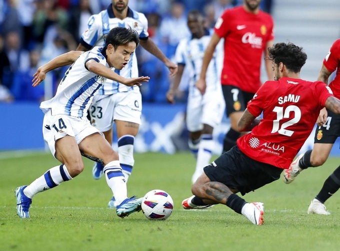 Kubo tung hoành trước các cầu thủ Mallorca ở trận lượt về La Liga 2023/24