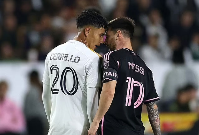 Messi xung đột với Cerrillo trong hiệp 1
