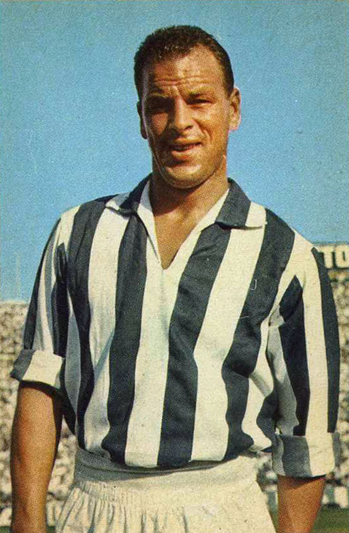 10. John Charles (Xứ Wales): John được xem như tượng đài của bóng đá xứ Wales. Ông có sự nghiệp đầy vinh quang trong màu áo Juventus với 3 chức vô địch Serie A từ mùa giải 1957/1958 đến mùa giải 1960/1961. Ở cấp độ quốc gia, John giúp xứ Wales lọt vào tứ kết World Cup 1958. 