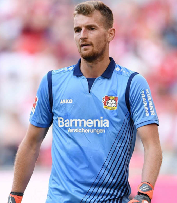 3. Lukas Hradecky (Leverkusen): Bayer Leverkusen của Xabi Alonso đang băng băng về đích ở Bundesliga 2023/4 và họ không thể làm được điều đó nếu không có Lukas Hradecky. Ngôi sao người Phần Lan là một thủ môn đáng tin cậy kể từ khi gia nhập Leverkusen. Chỉ để thủng lưới 16 bàn sau 22 trận ở giải VĐQG là thành tích rất ấn tượng của Hradecky