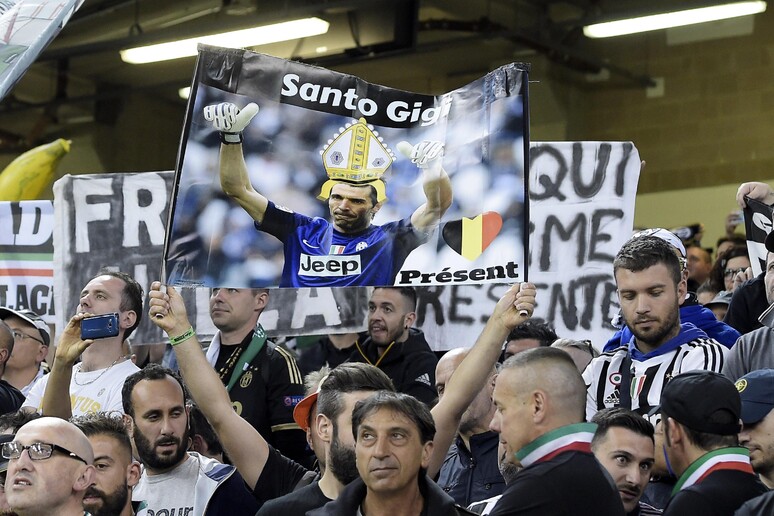 CĐV Juve phẫn nộ khi phải mua vé xem bóng đá thông qua gia tộc Ndrangheta