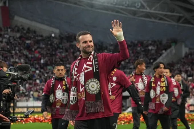 Juan Mata vô địch J1 League mùa trước cùng Vissel Kobe