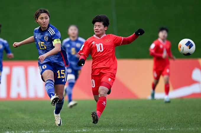 Nhật Bản (áo xanh) quá mạnh so với U20 nữ Việt Nam 