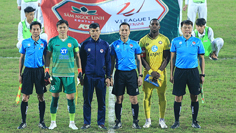 Trọng tài thổi penalty và tổ VAR trận Nam Định vs Thanh Hóa được khen ngợi