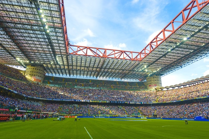 Milan và Inter có thể chung tiền mua lại San Siro