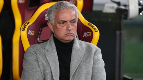 HLV Mourinho thất nghiệp sau khi bị Roma sa thải