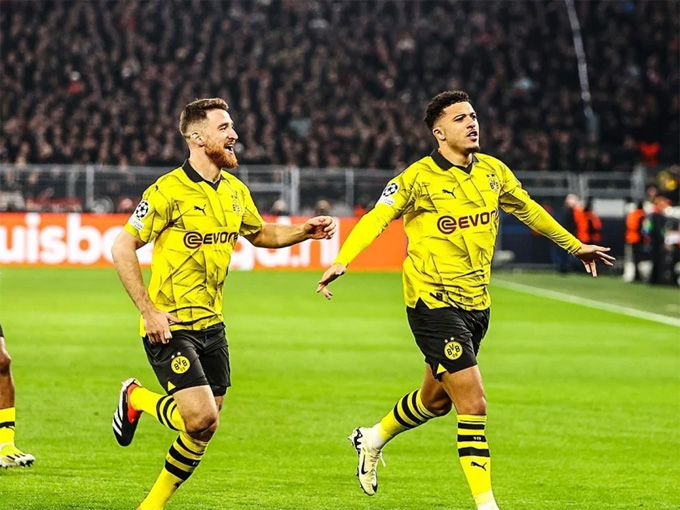Sancho tỏa sáng đưa Dortmund vào tứ kết