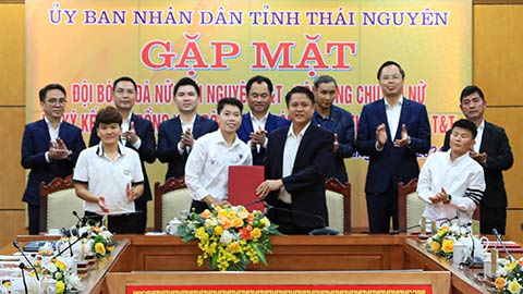Thái Nguyên T&T ra mắt 3 hợp đồng ‘bom tấn’ bóng đá nữ, ký hợp đồng 2 năm