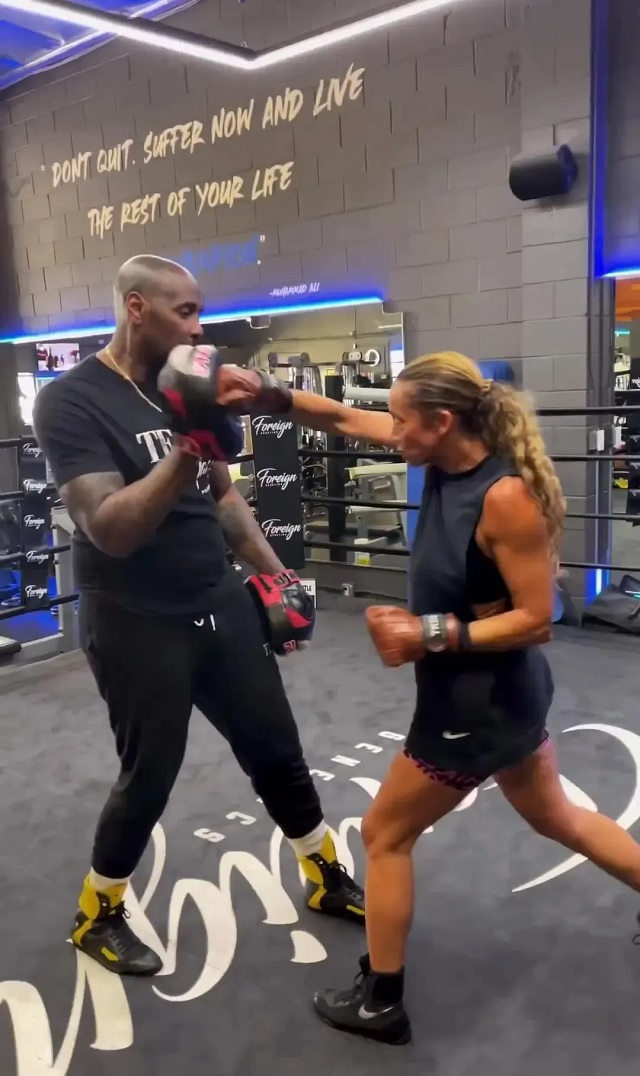 Kate và Malik Scott tập boxing