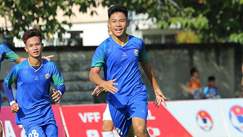 Con trai Quang Hải lập cú đúp bàn thắng ở giải U17 QG