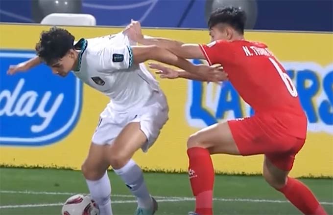 Sai lầm của Thanh Bình trong trận gặp Indonesia tại Asian Cup 2023 đã khiến anh chịu nhiều chỉ trích
