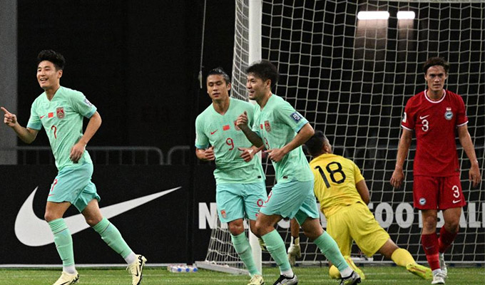 Trung Quốc không thể đánh bại Singapore dù dẫn trước 2 bàn 